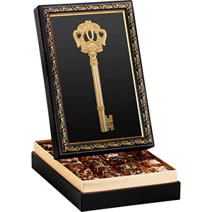 Altın Anahtar Camlı Çerçeveli Çikolata Kutusu